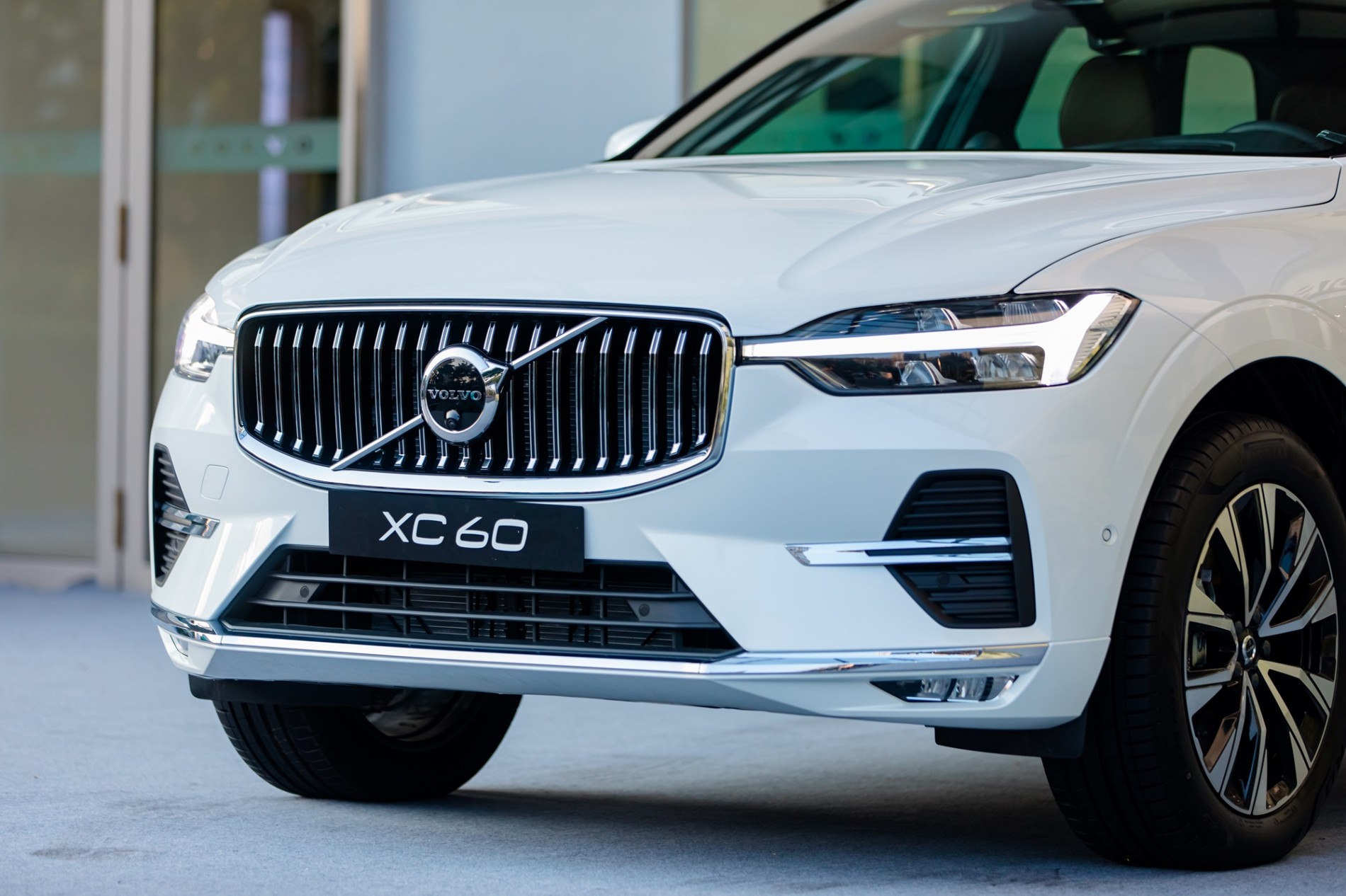 xc60_b6_white_3